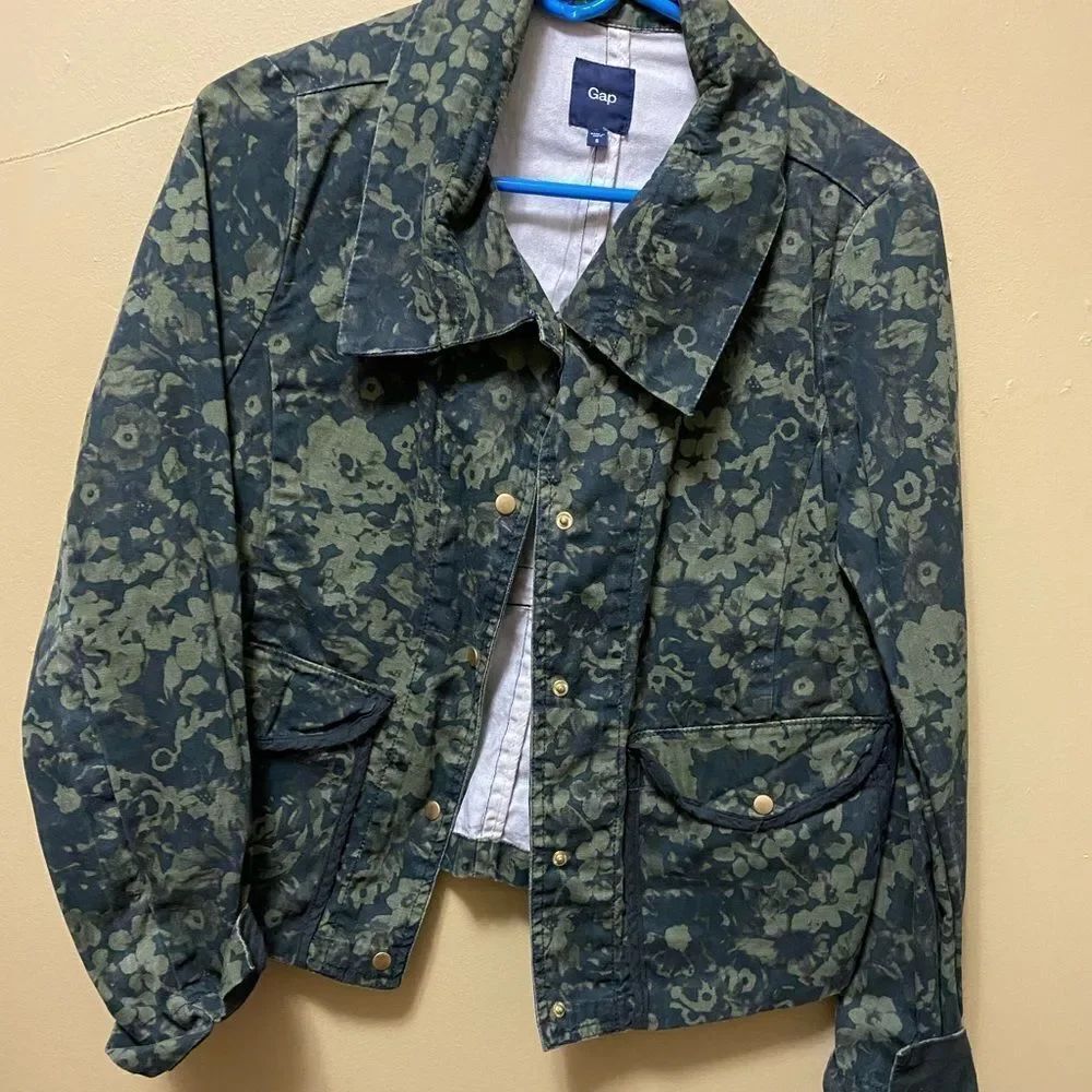 WOMENS GAP SMALL NWT JACKET